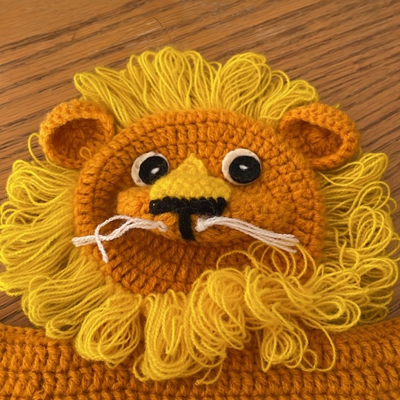 Lion Hand Puppet Knitted - Picture 3 of 4